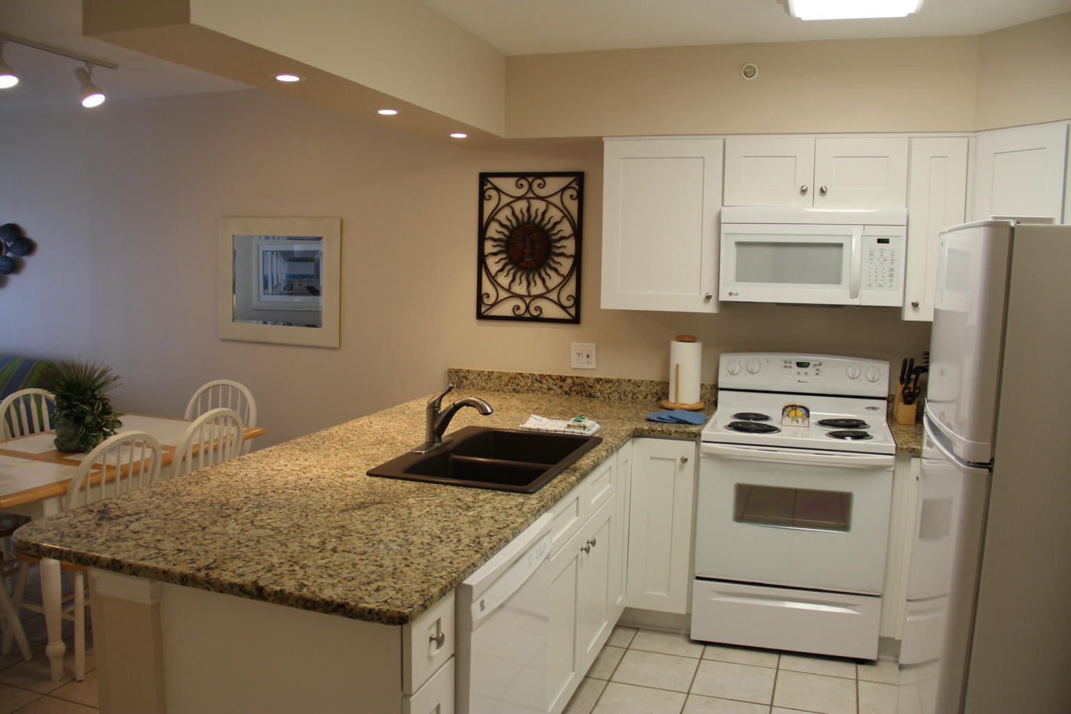 EMERALD TOWERS WEST CONDO - Residential