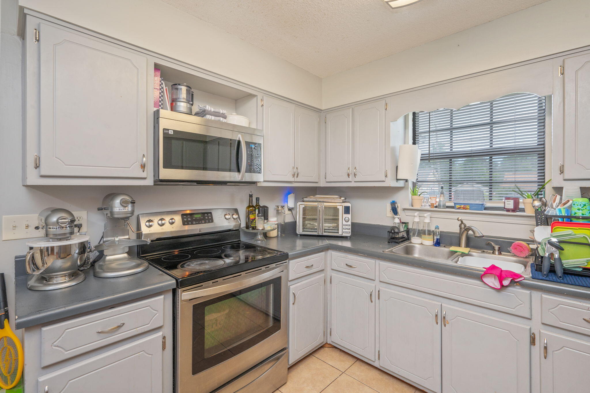 COUNTRYVIEW ESTATES 1ST ADDN - Residential