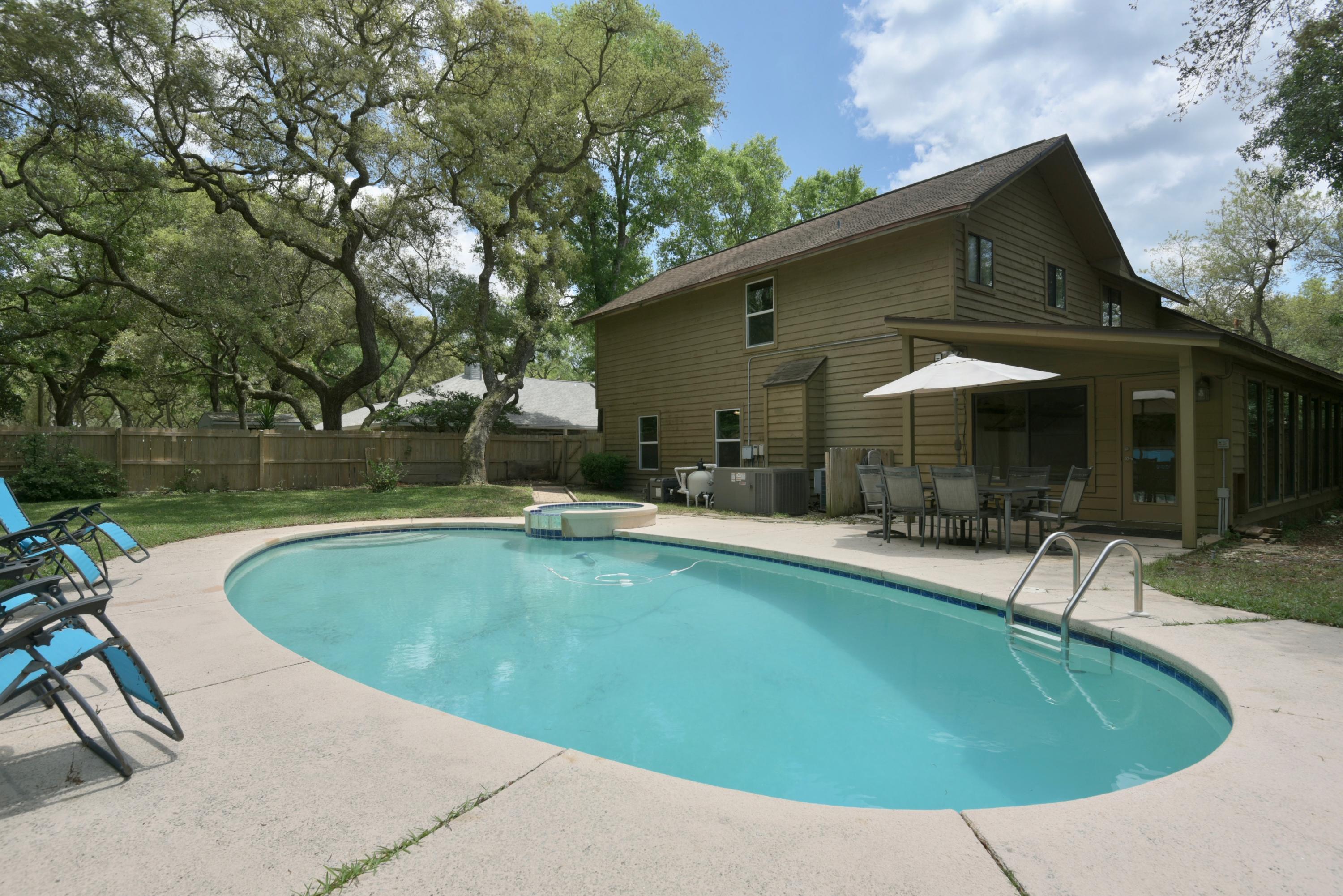 BAYOU POQUITO - Residential