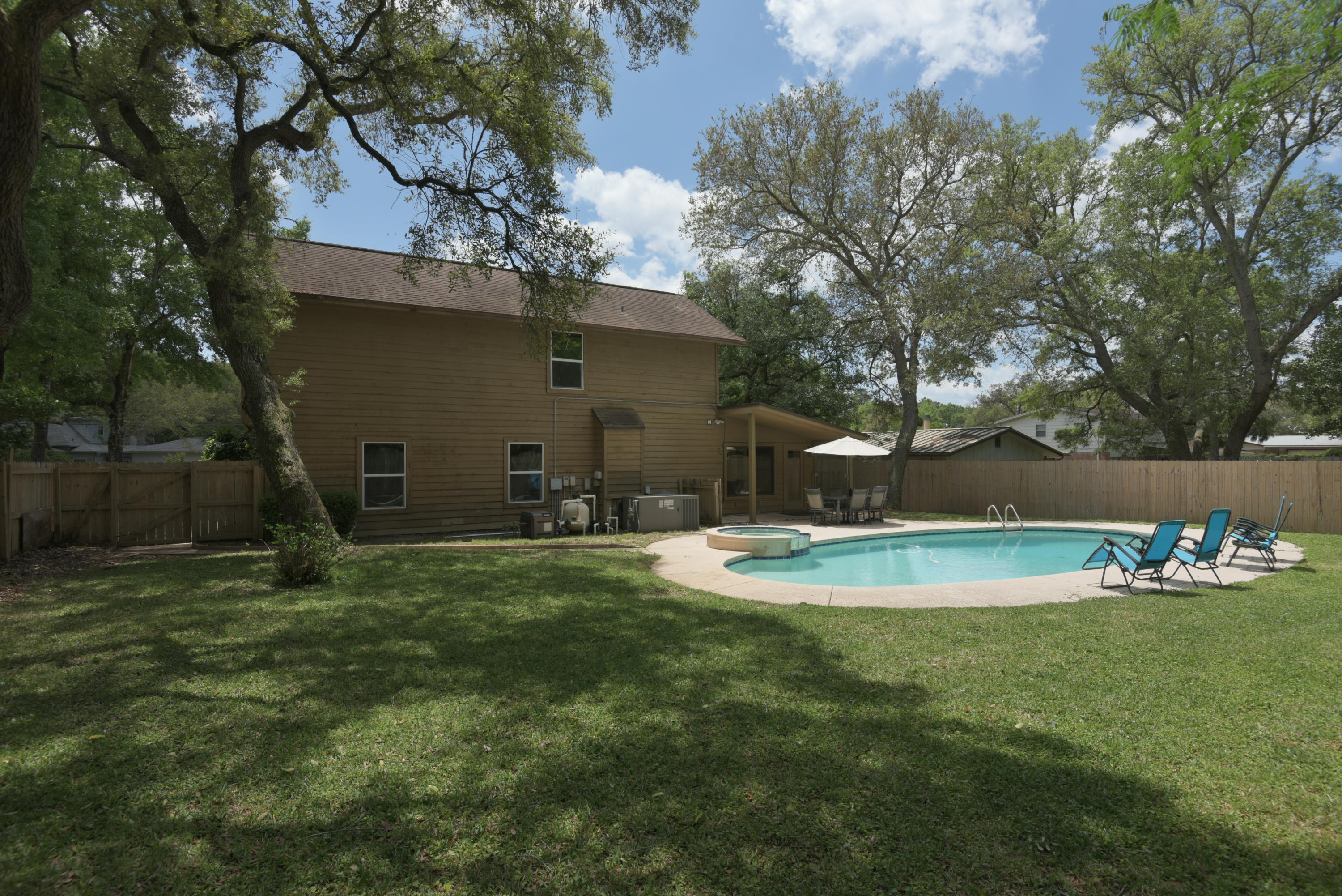 BAYOU POQUITO - Residential