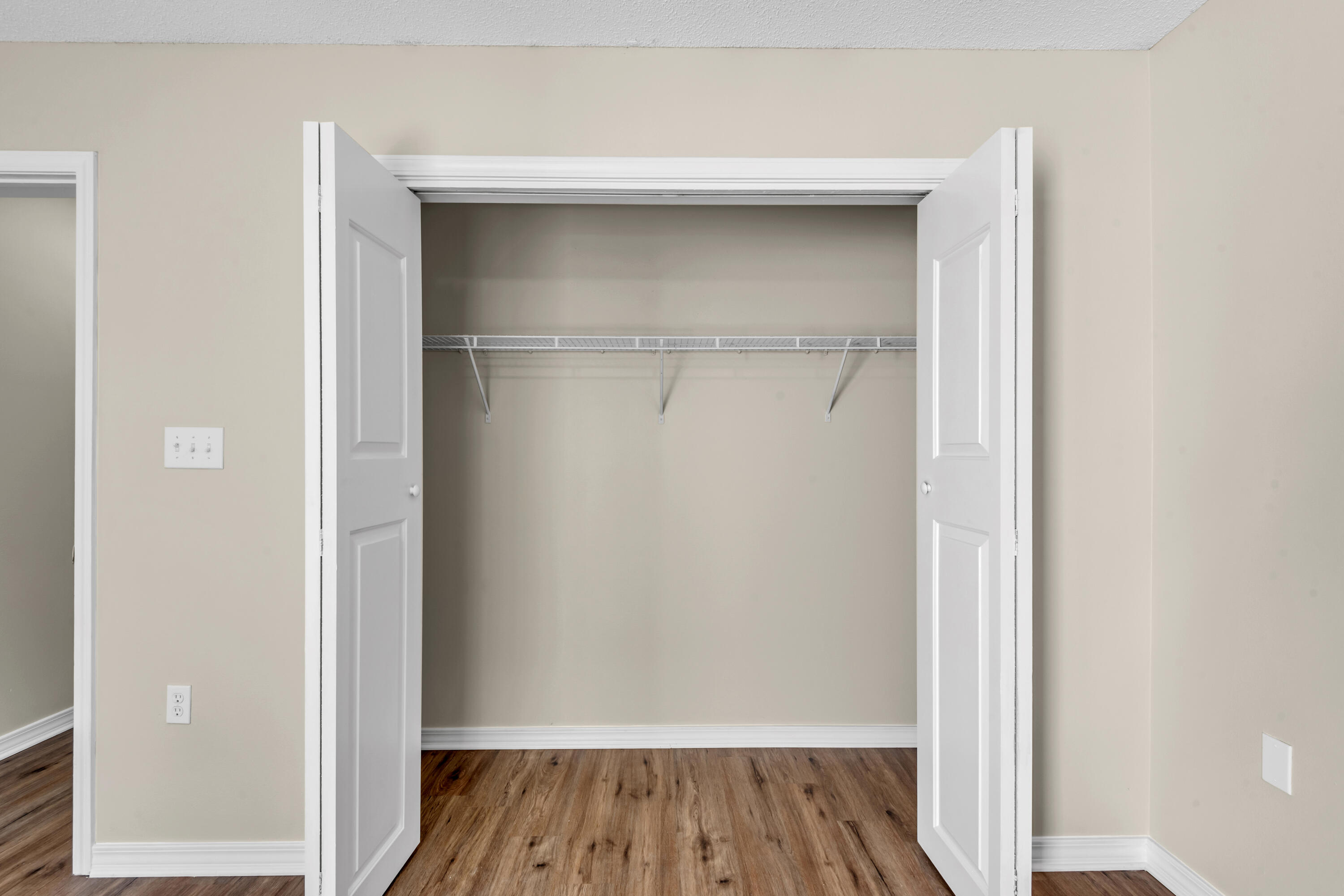 ROCKPORT APPARTMENTS - Residential Lease