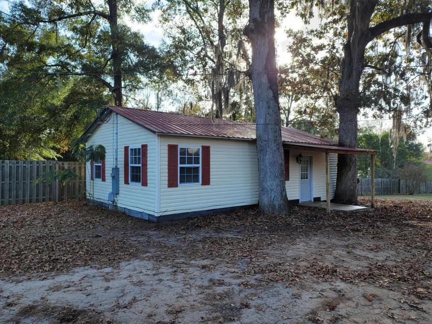 GREAT BUY WITHIN WALKING DISTANT TO LAKE. PERFECT 2 BEDROOM 1 BATH COTTAGE GREAT FOR THE FIRST TIME BUYER OR FOR A SPECIAL GETAWAY. HOME HAS A GREAT KITCHEN WITH TONS OF SPACE AND IS OPEN TO THE INVITING LIVING ROOM. HOME IS MOVE IN READY!