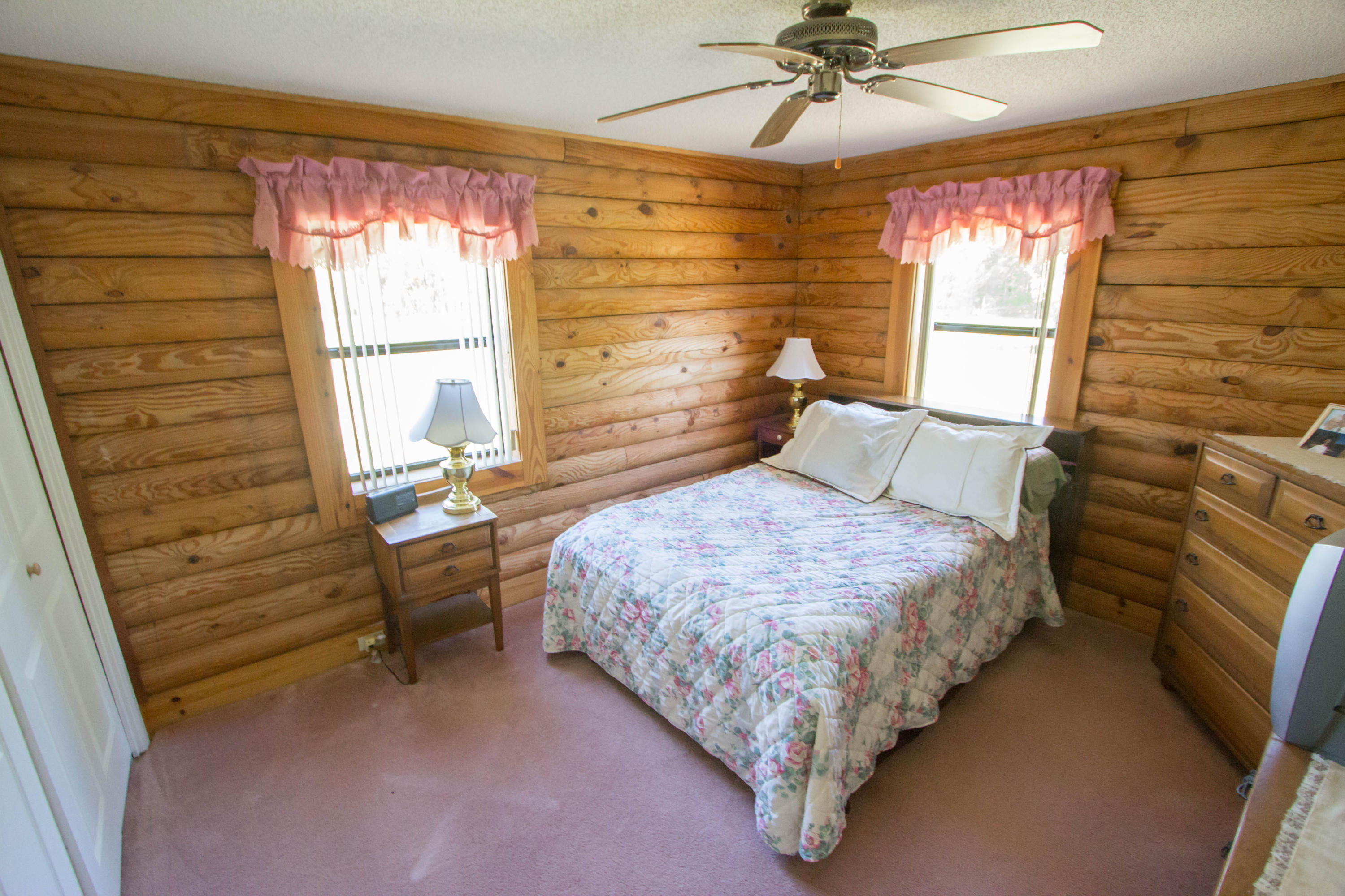 PRCL C DESC MORE AS:COM AT THE NW/C OF SEC RUN S 00 DEG 00'00''W 658.04 FT RUN N 84 DEG 32'53''E 174 - Residential