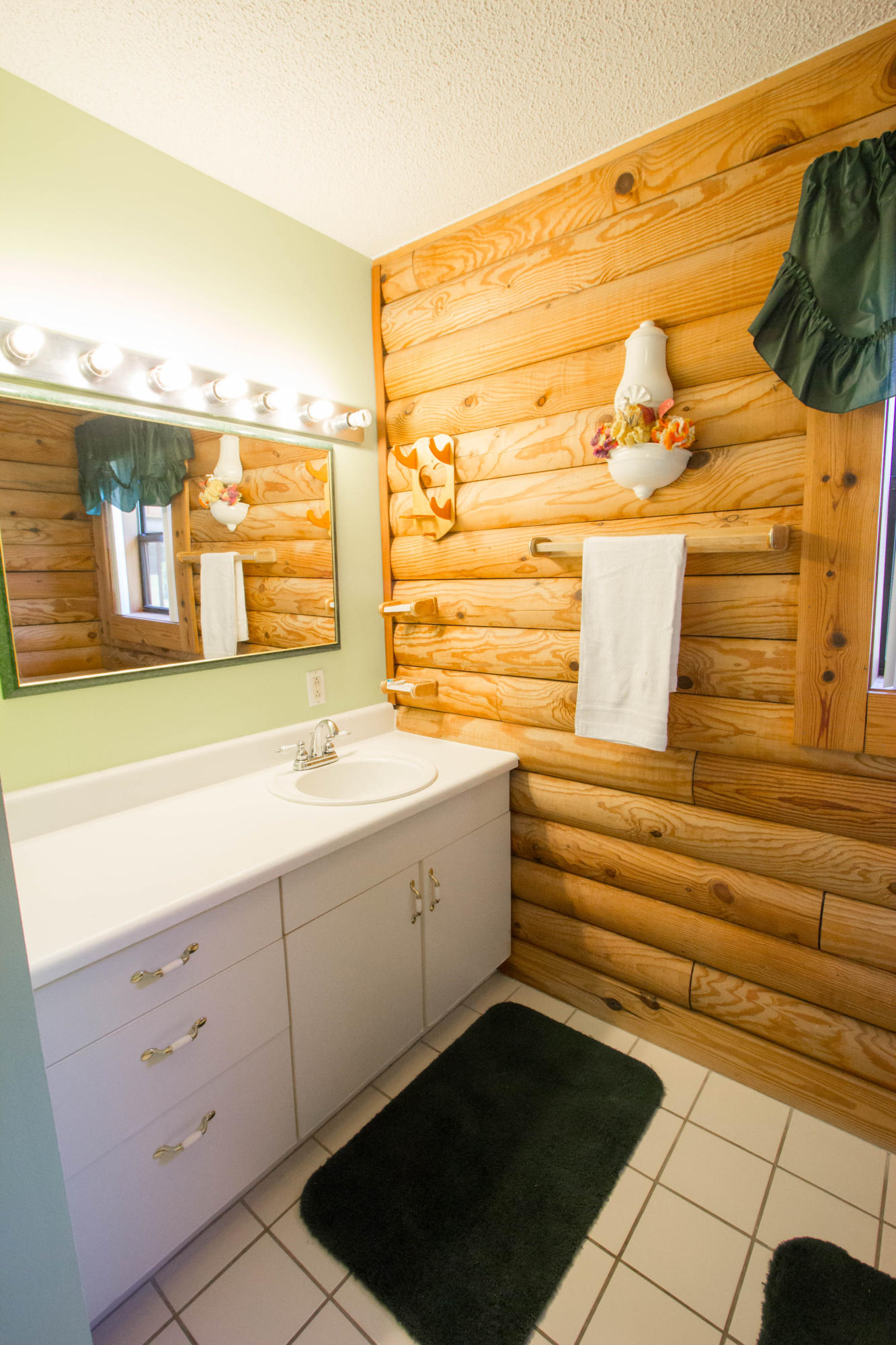 PRCL C DESC MORE AS:COM AT THE NW/C OF SEC RUN S 00 DEG 00'00''W 658.04 FT RUN N 84 DEG 32'53''E 174 - Residential