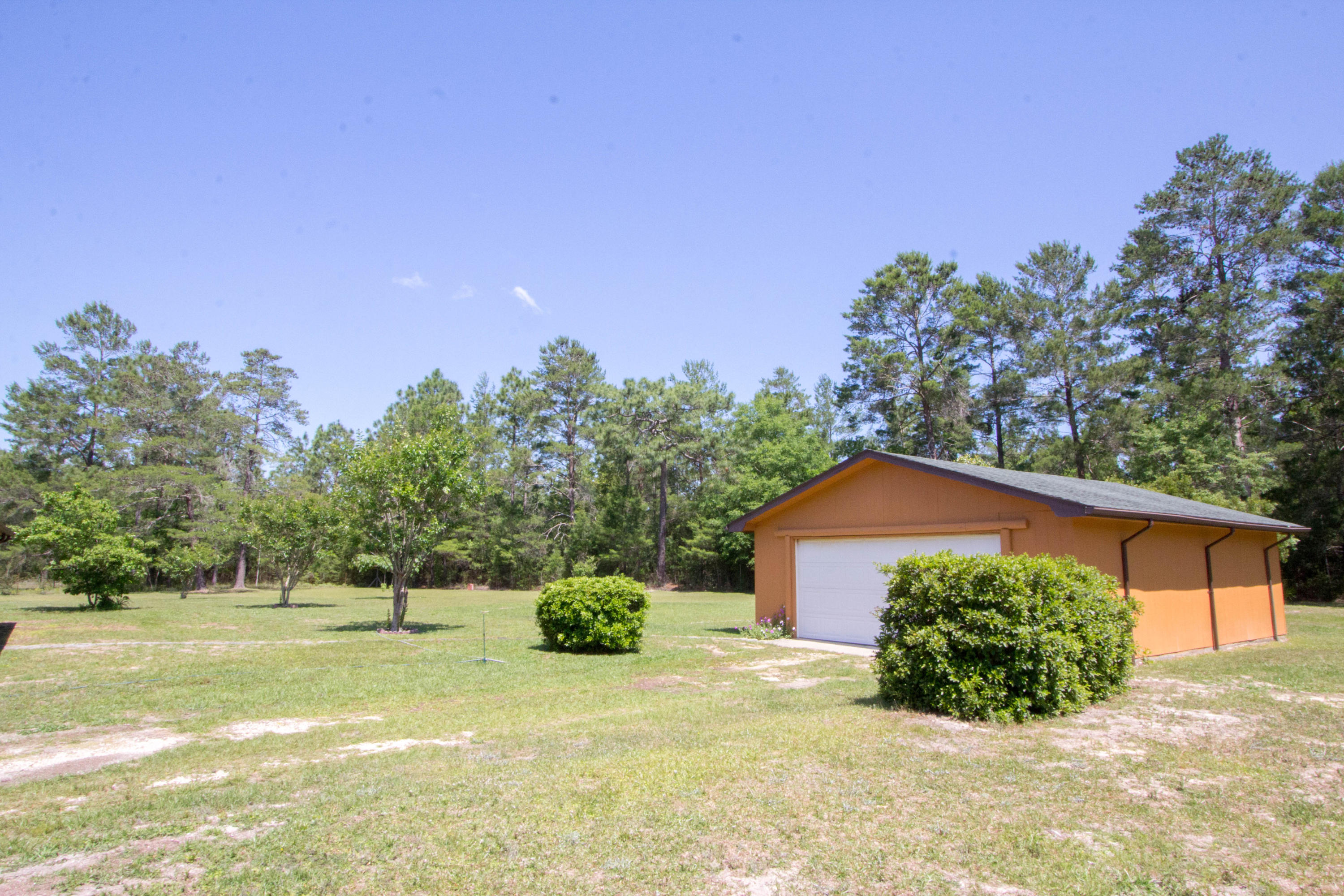 PRCL C DESC MORE AS:COM AT THE NW/C OF SEC RUN S 00 DEG 00'00''W 658.04 FT RUN N 84 DEG 32'53''E 174 - Residential