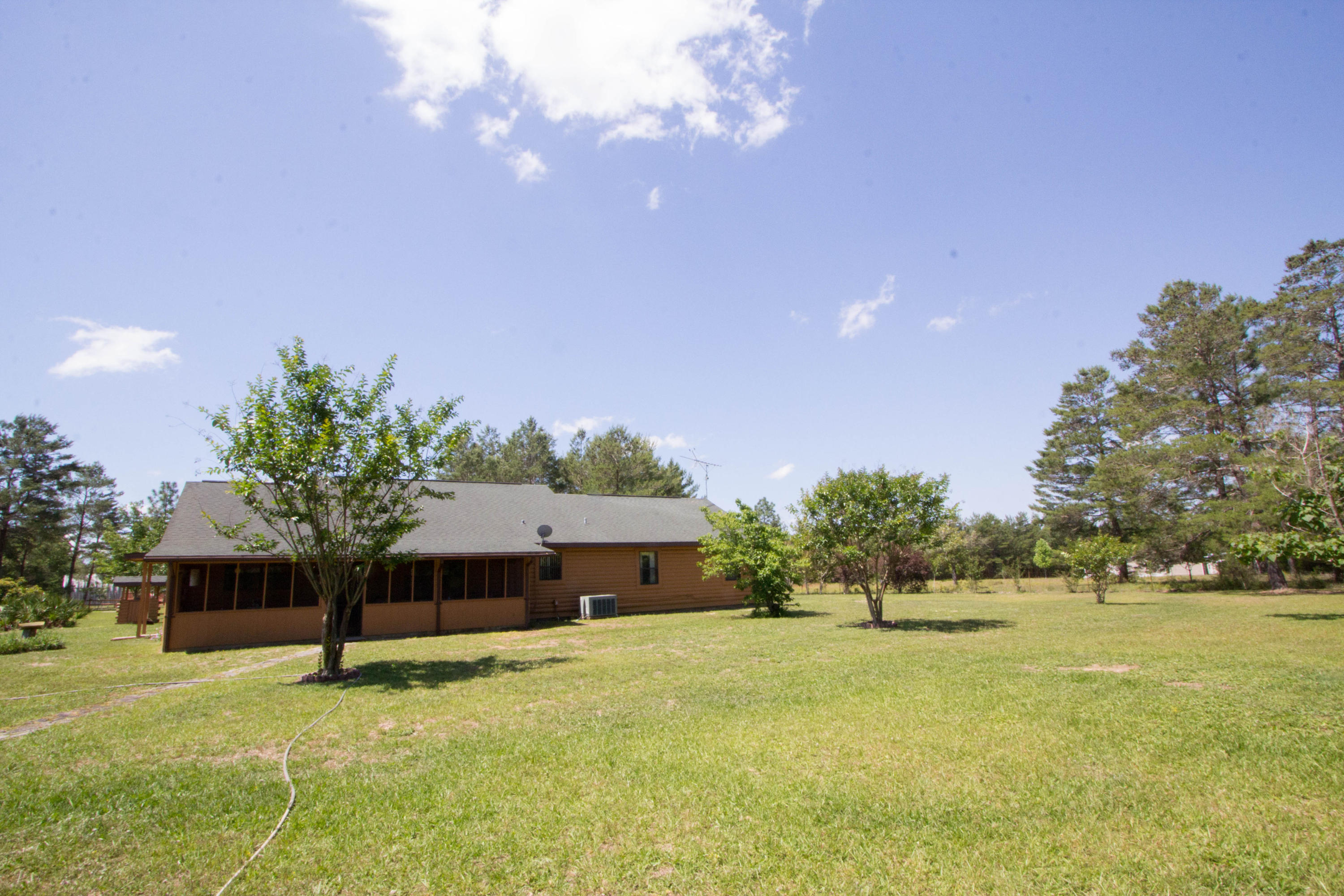 PRCL C DESC MORE AS:COM AT THE NW/C OF SEC RUN S 00 DEG 00'00''W 658.04 FT RUN N 84 DEG 32'53''E 174 - Residential