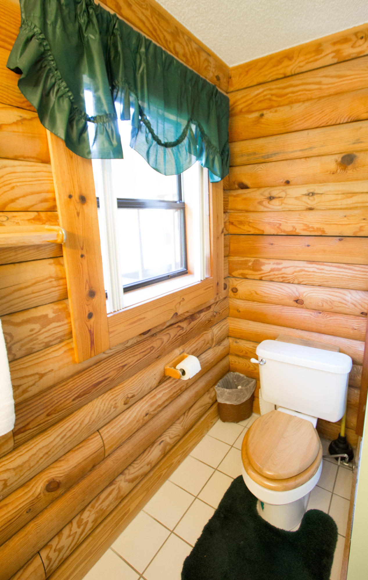 PRCL C DESC MORE AS:COM AT THE NW/C OF SEC RUN S 00 DEG 00'00''W 658.04 FT RUN N 84 DEG 32'53''E 174 - Residential