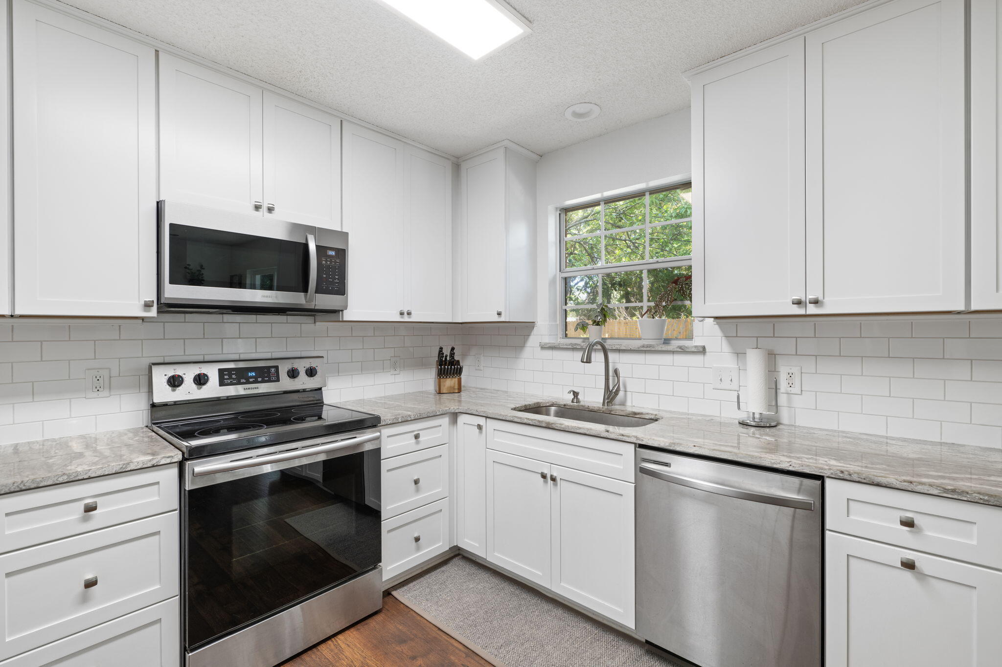 COUNTRY BREEZE ESTATES - Residential