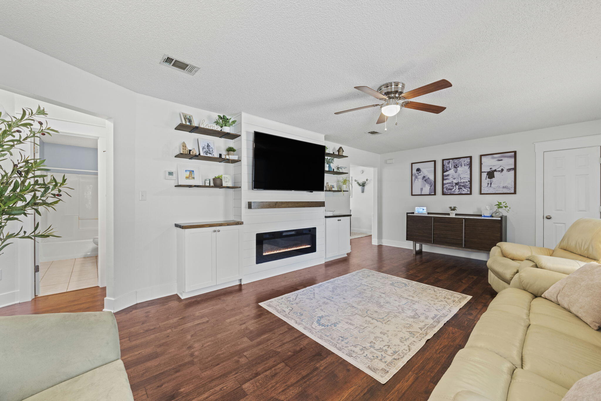 COUNTRY BREEZE ESTATES - Residential