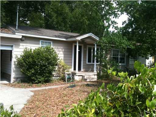 NICE 2BR/1BA HOME LOCATED IN FORT WALTON BEACH NEAR SCHOOLS SHOPPING AND DINING. THE HOME IS LOCATED ON A LARGE LOT THAT IS COMPLETELY FENCED IN. THE WALLS ARE BEING PAINTED AND NEW CARPET IS BEING INSTALLED. CALL TODAY FOR YOUR APPOINTMENT TO VIEW THIS HOME.