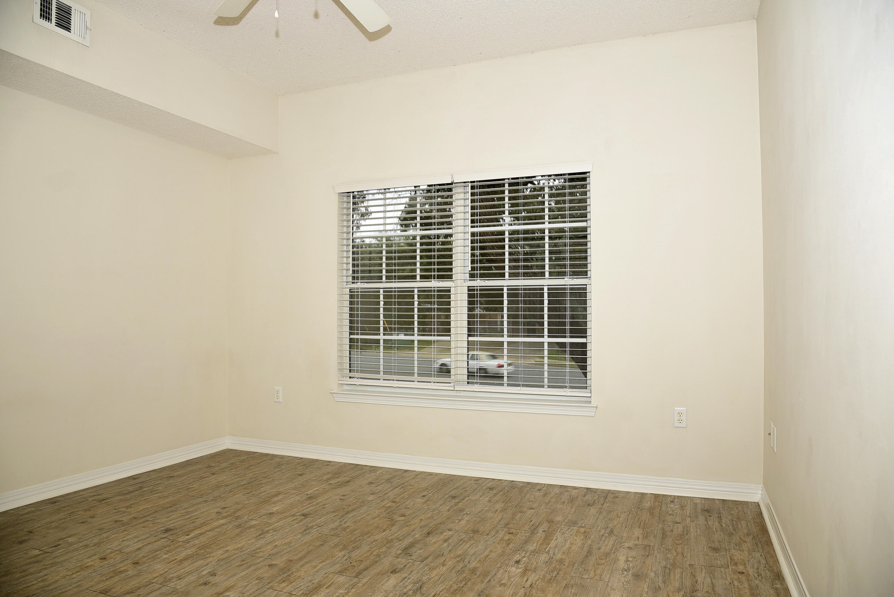 THE OAKS AT NICEVILLE PH I - Residential Lease