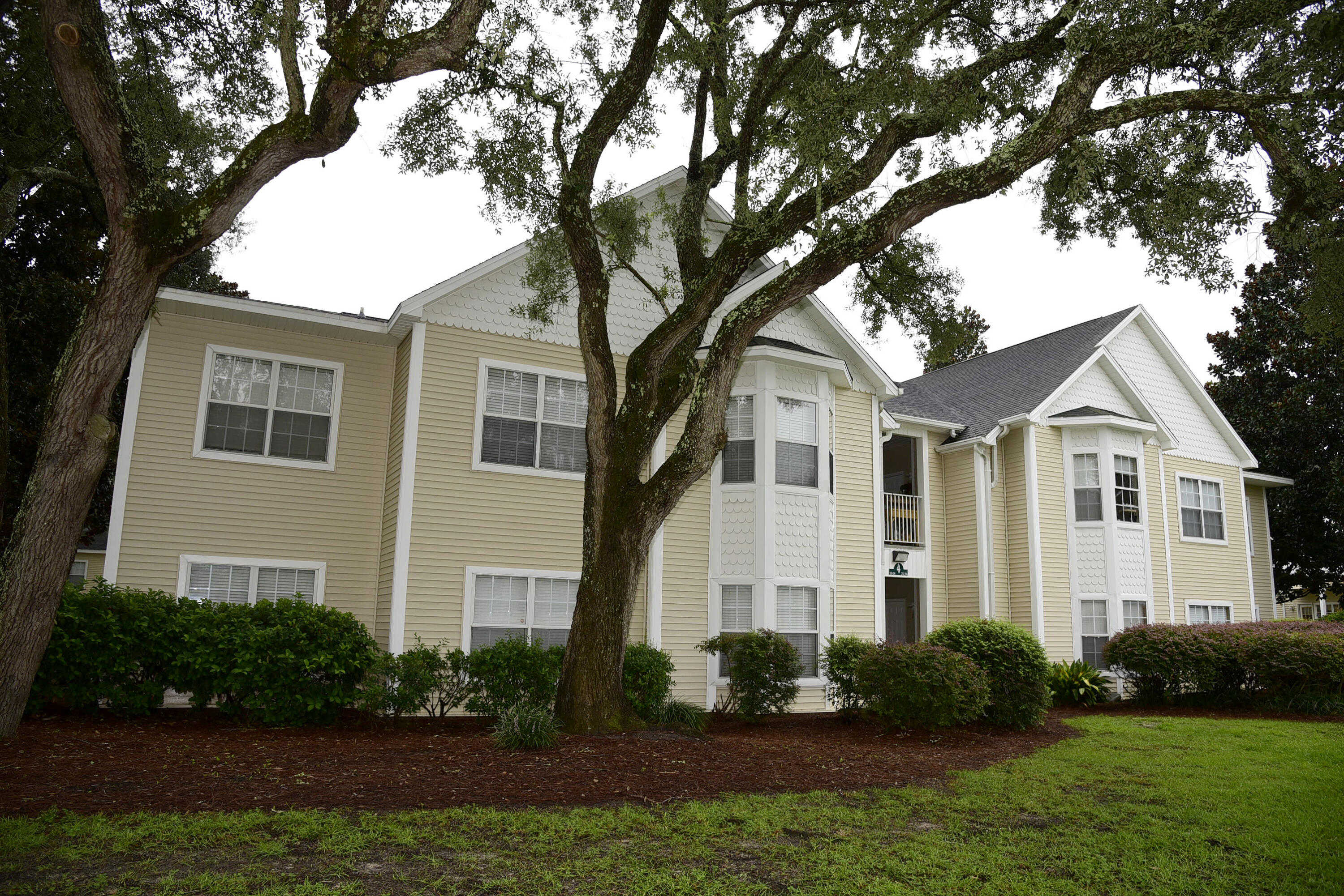 THE OAKS AT NICEVILLE PH I - Residential Lease