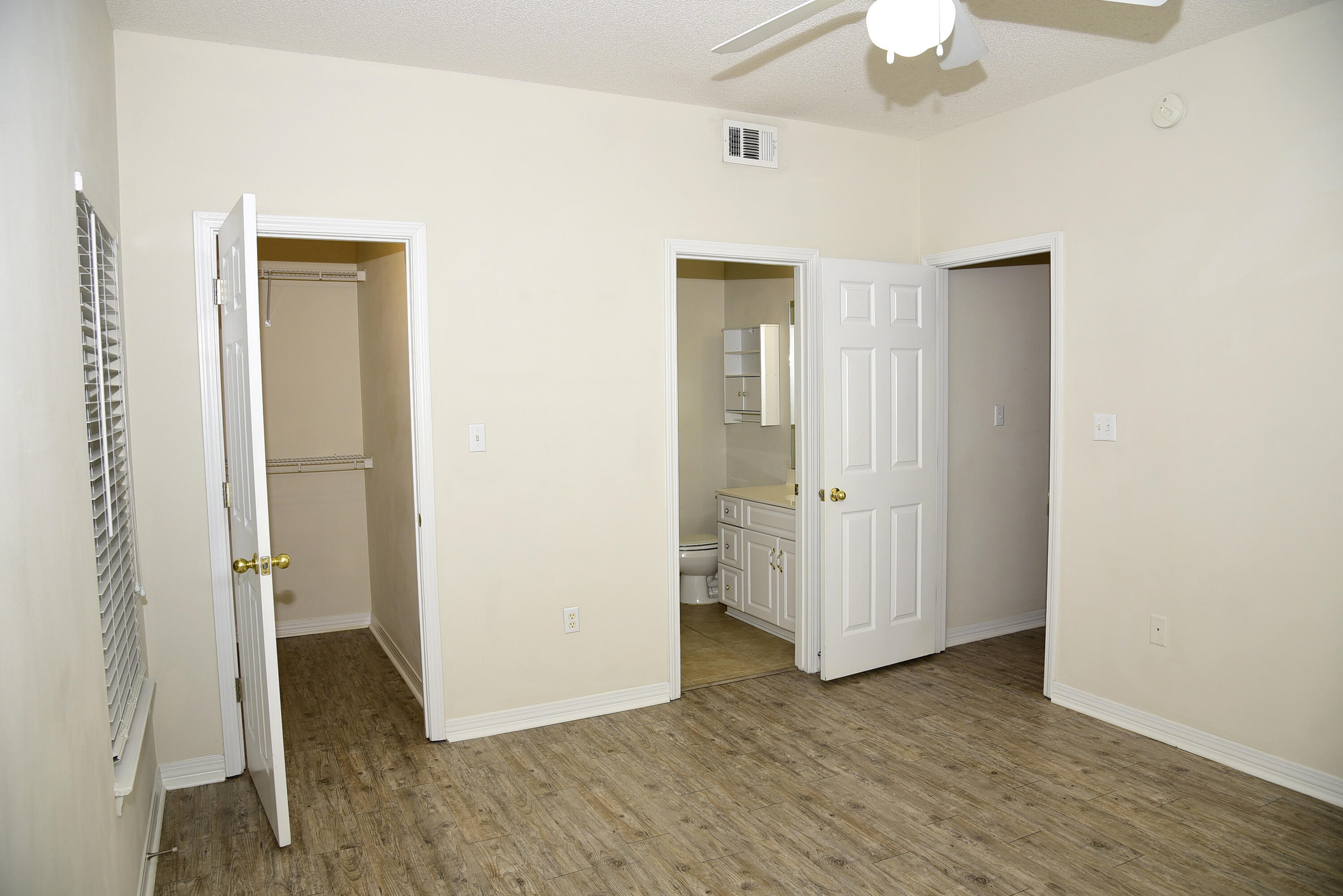 THE OAKS AT NICEVILLE PH I - Residential Lease