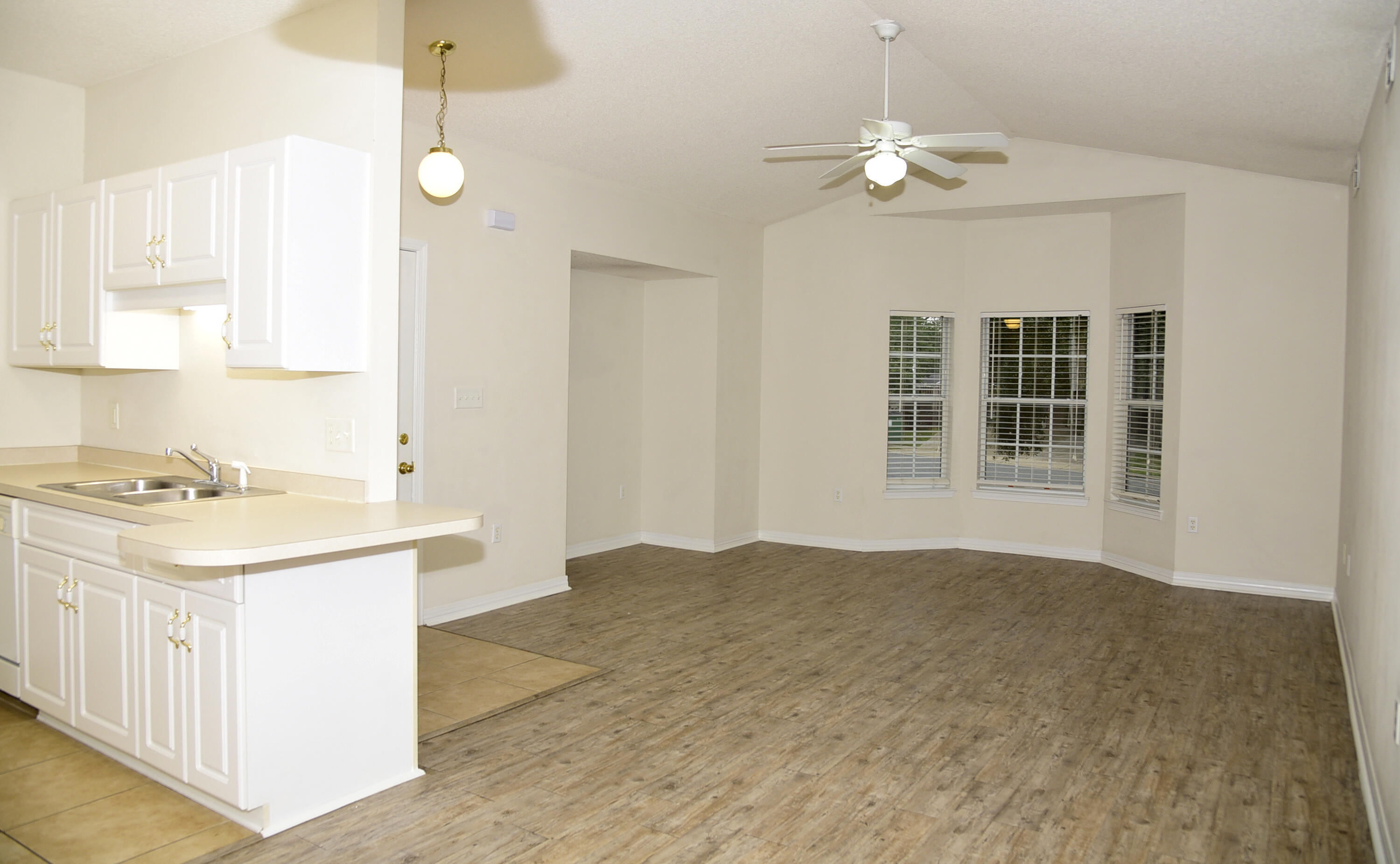 THE OAKS AT NICEVILLE PH I - Residential Lease