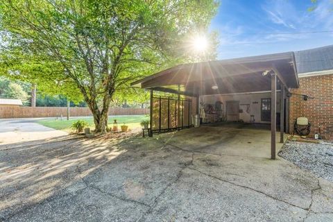 A home in DeFuniak Springs