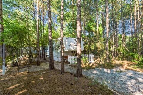 A home in DeFuniak Springs