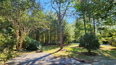 A home in DeFuniak Springs