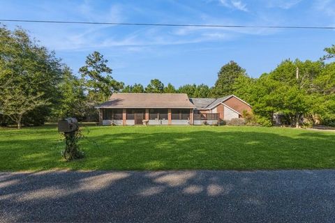 A home in DeFuniak Springs