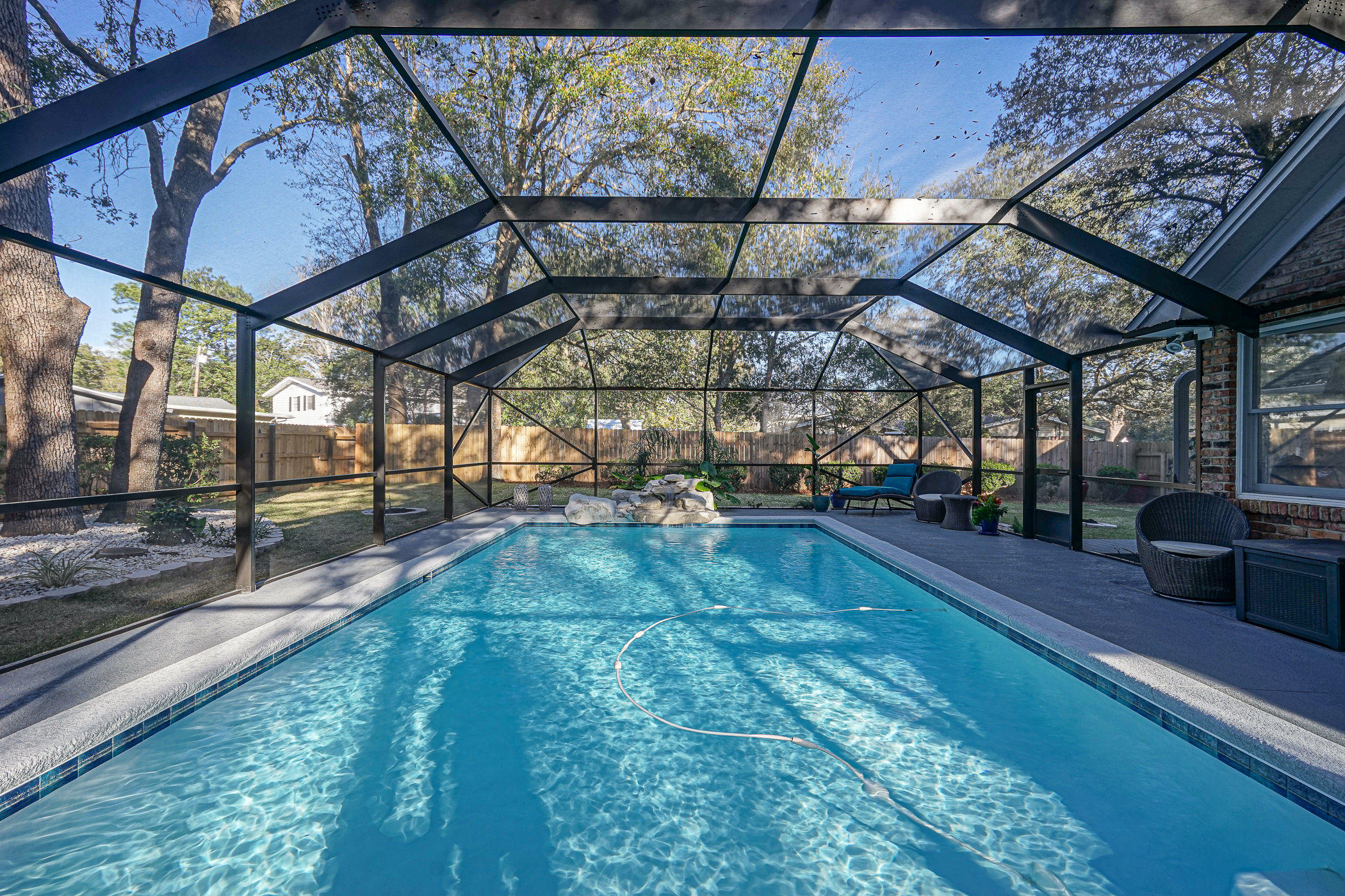 COUNTRY CLUB ESTATES - Residential