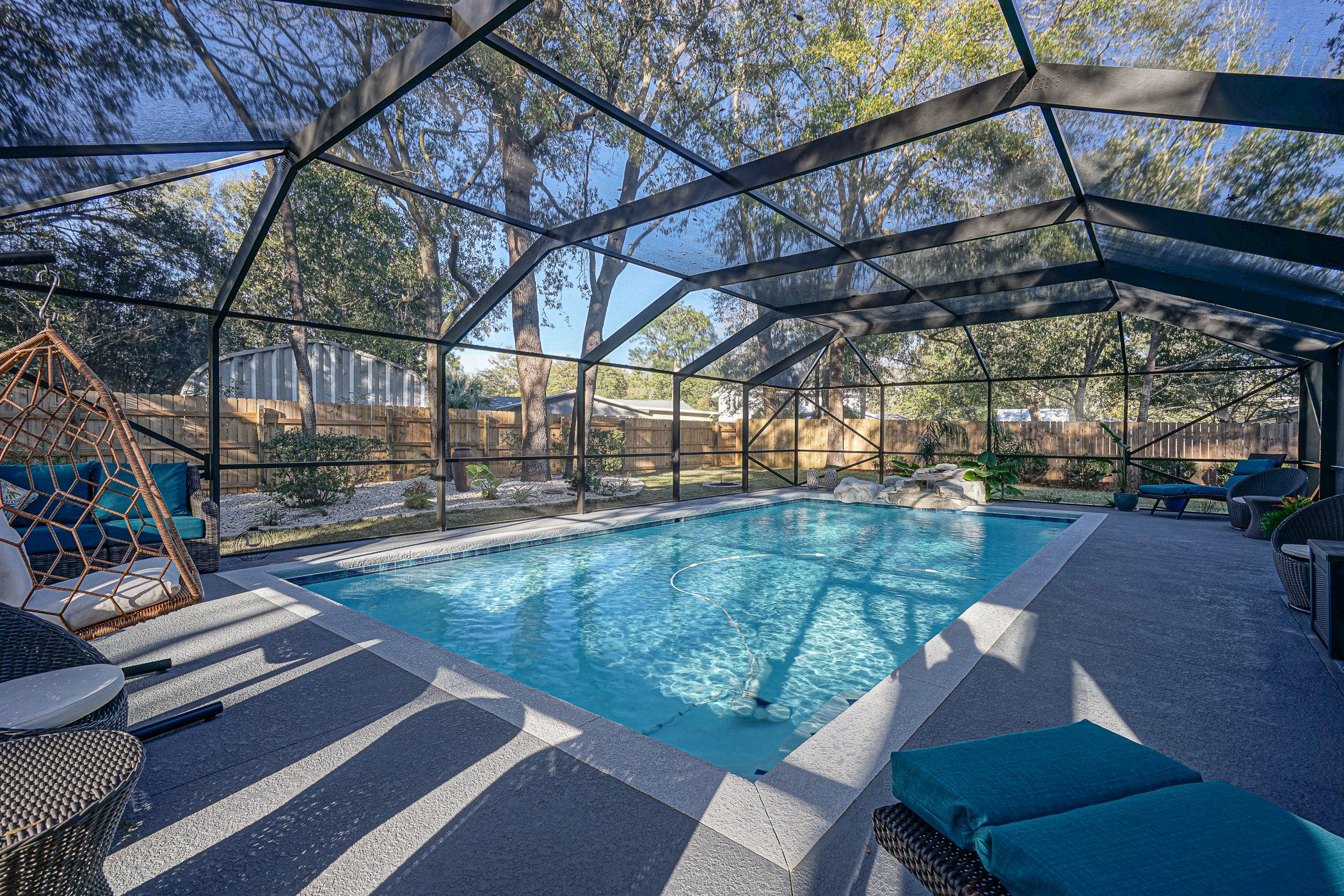 COUNTRY CLUB ESTATES - Residential