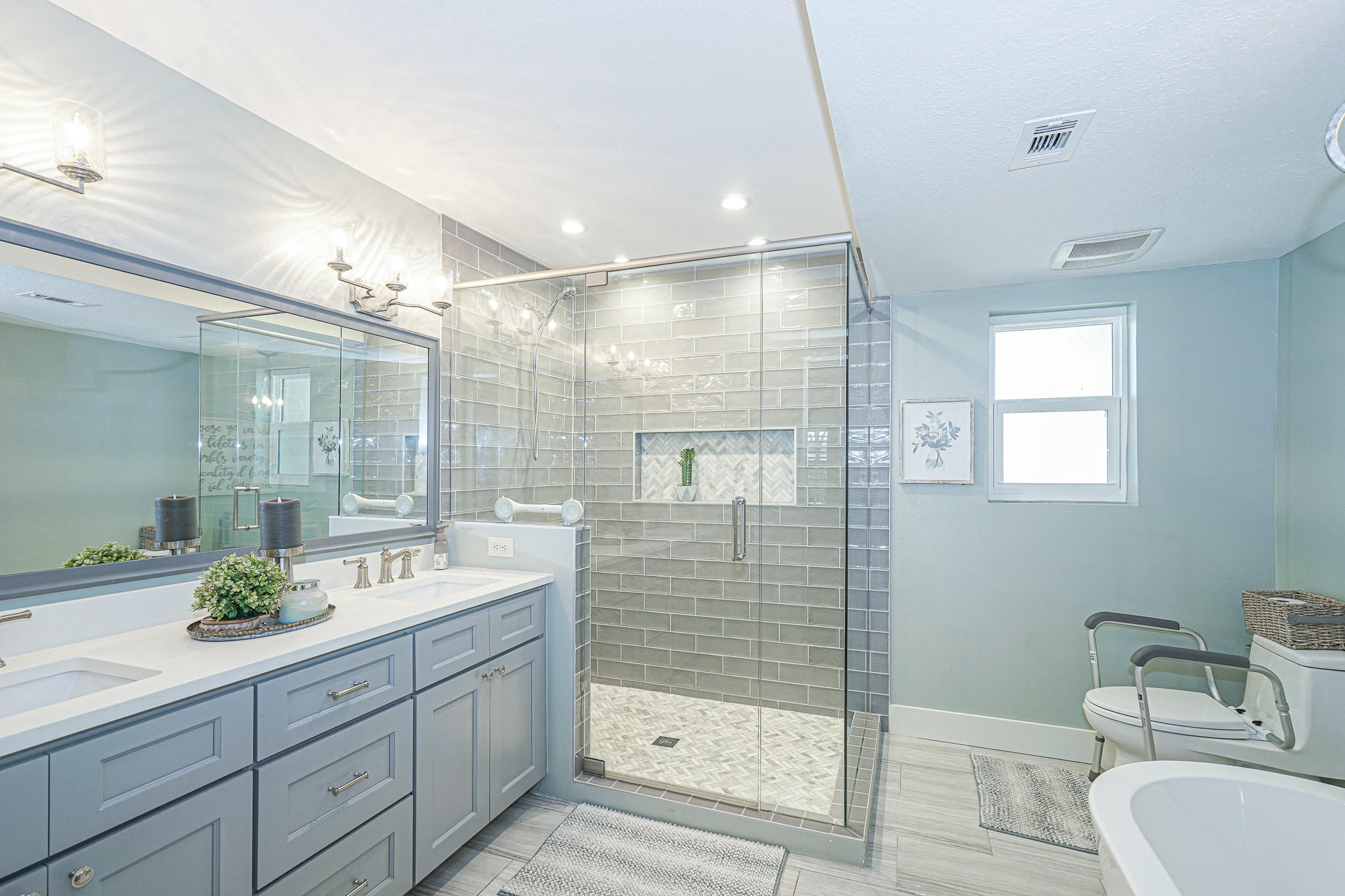 COUNTRY CLUB ESTATES - Residential