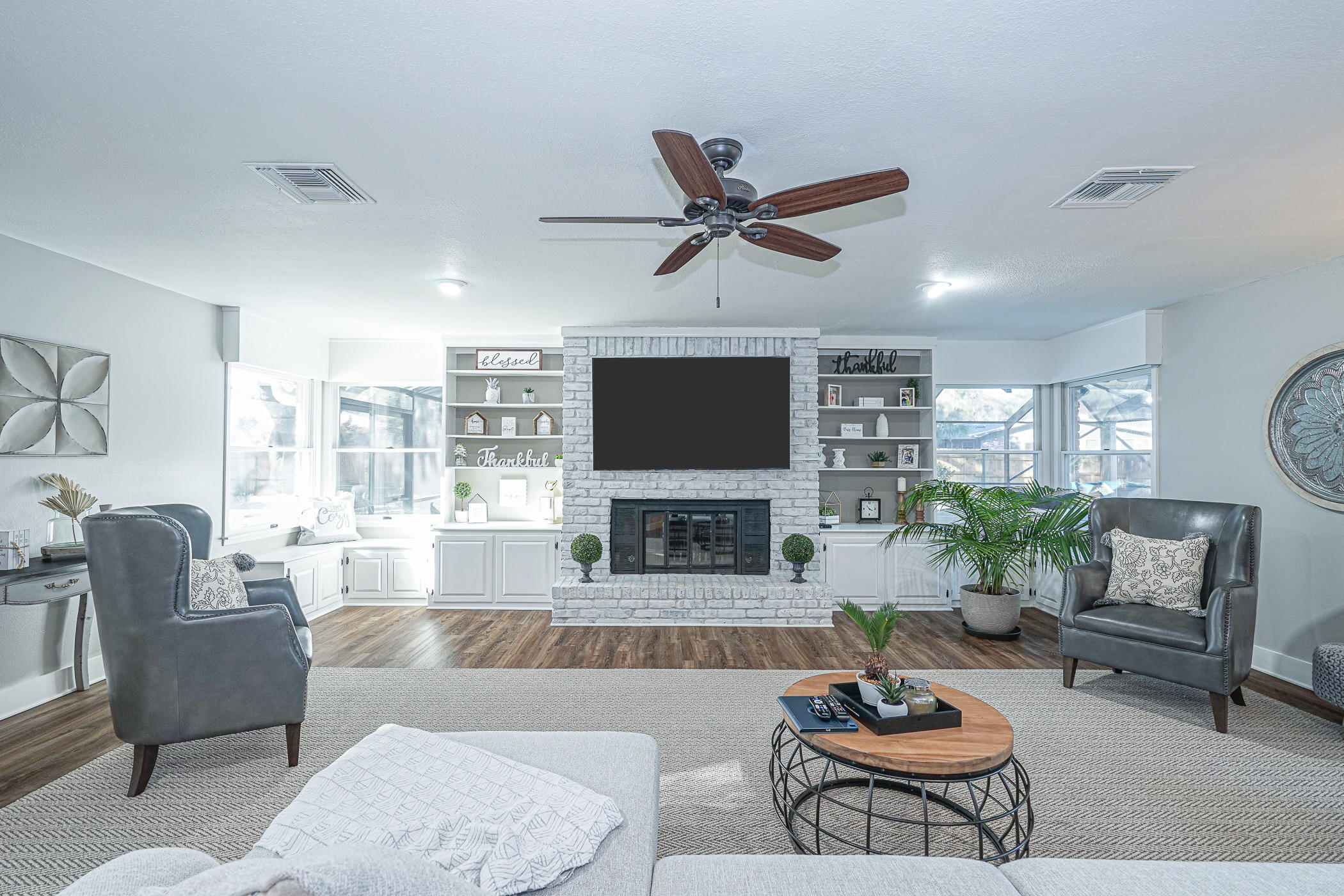 COUNTRY CLUB ESTATES - Residential