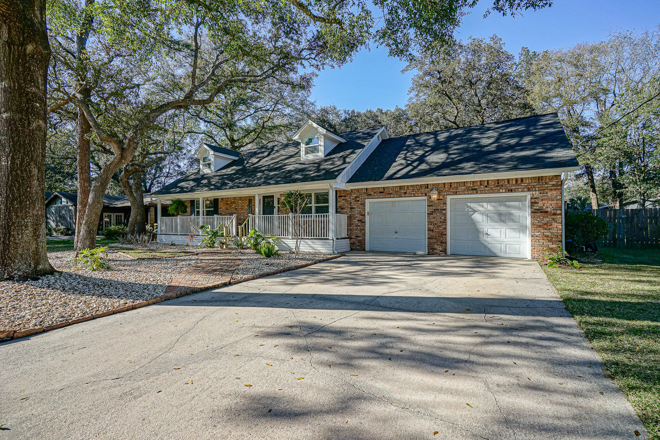 COUNTRY CLUB ESTATES - Residential