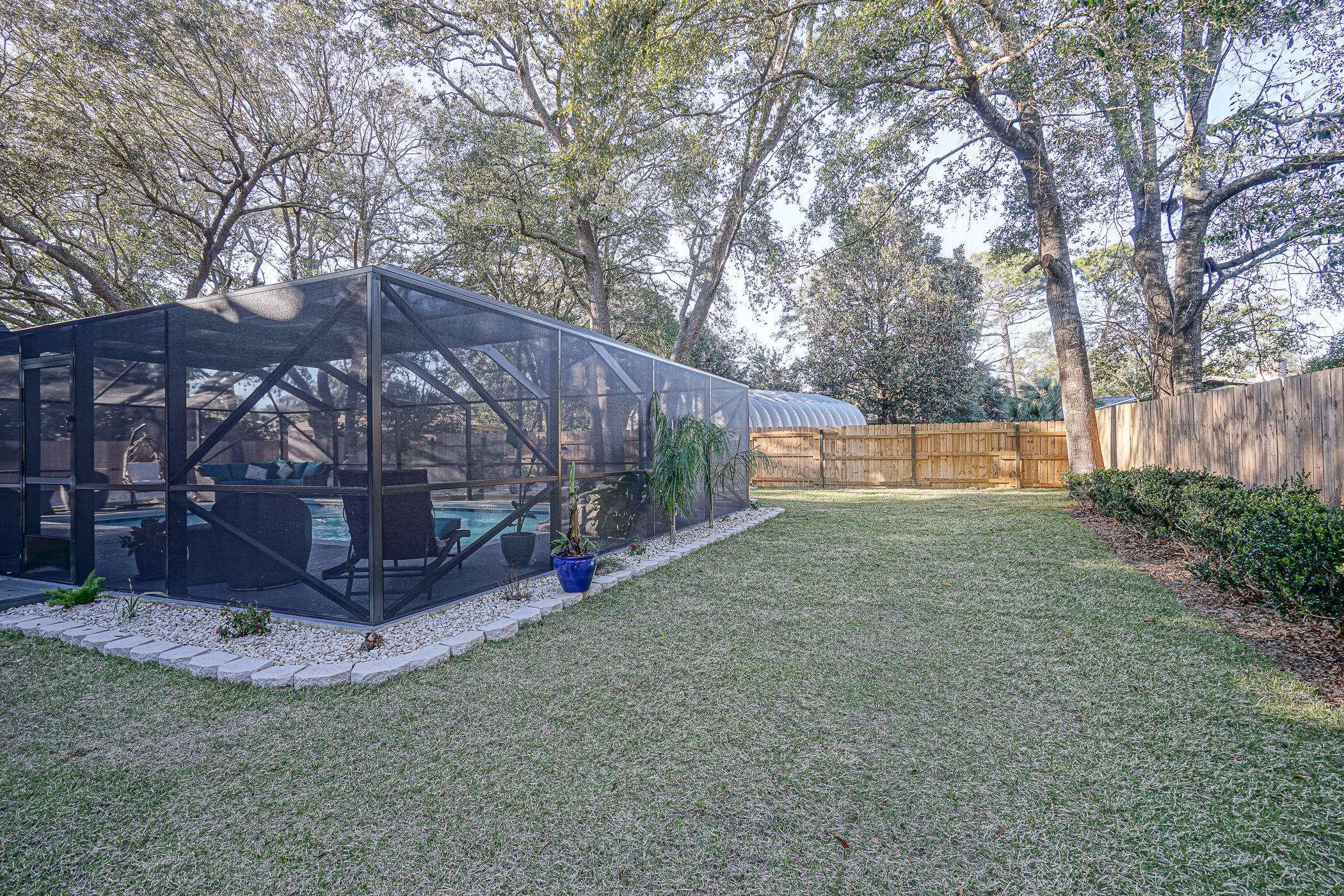 COUNTRY CLUB ESTATES - Residential