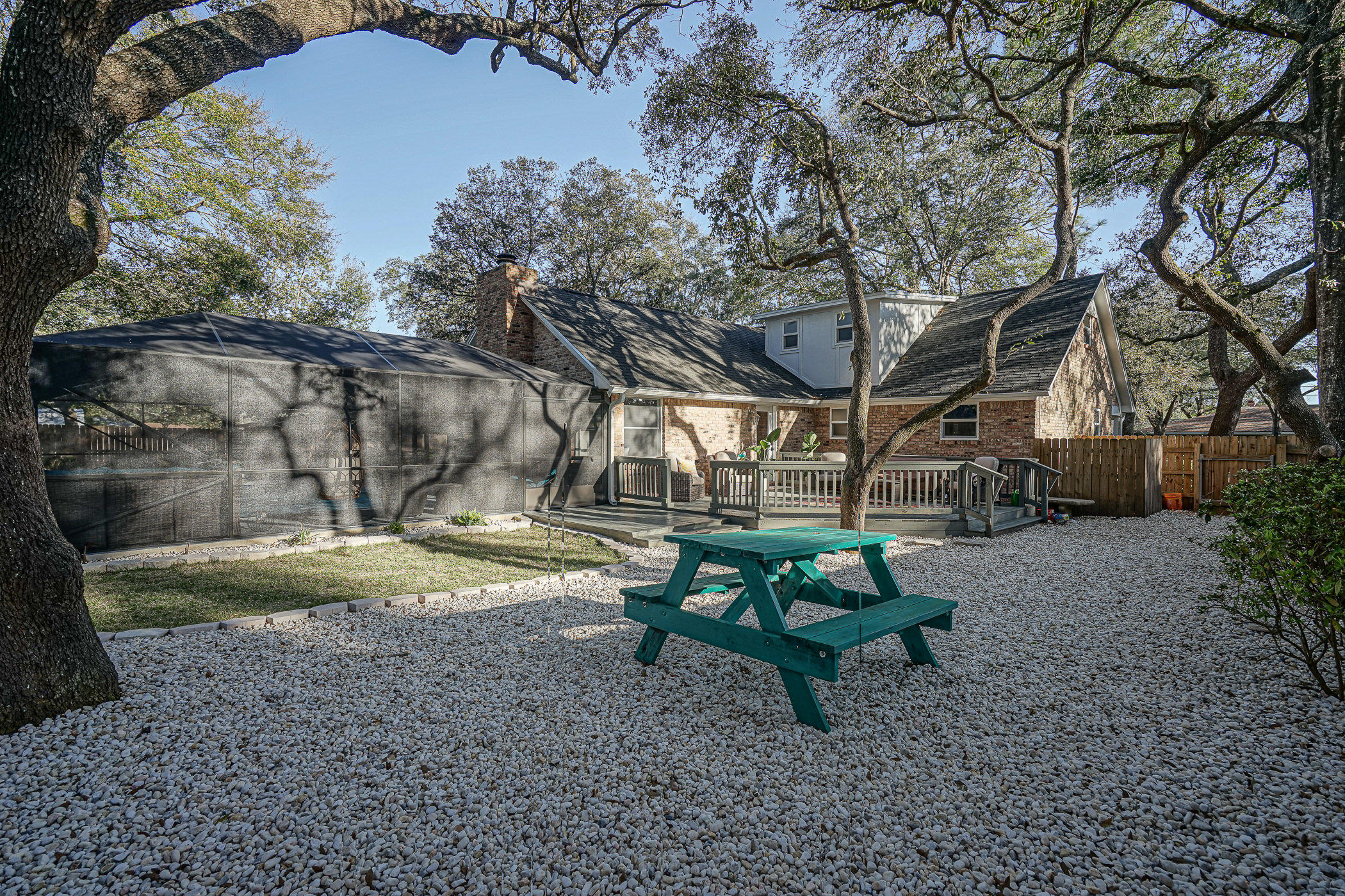 COUNTRY CLUB ESTATES - Residential