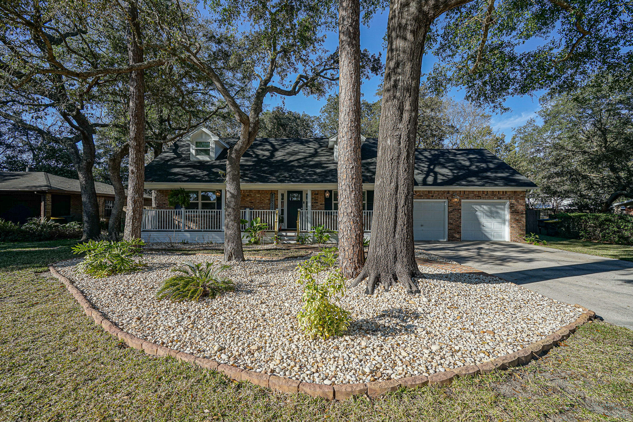 COUNTRY CLUB ESTATES - Residential