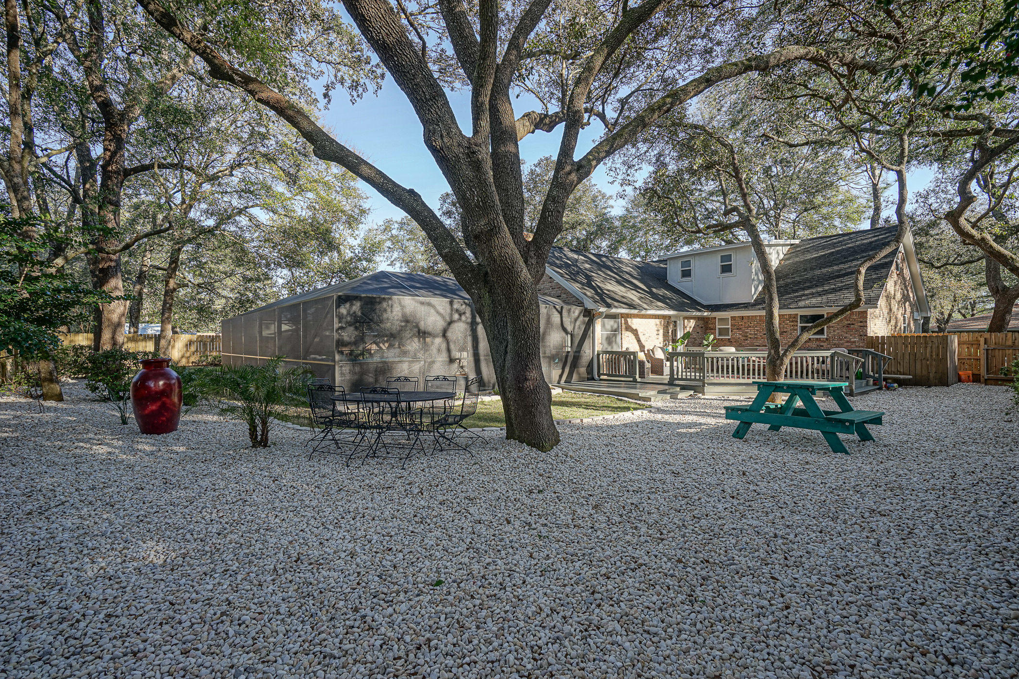 COUNTRY CLUB ESTATES - Residential