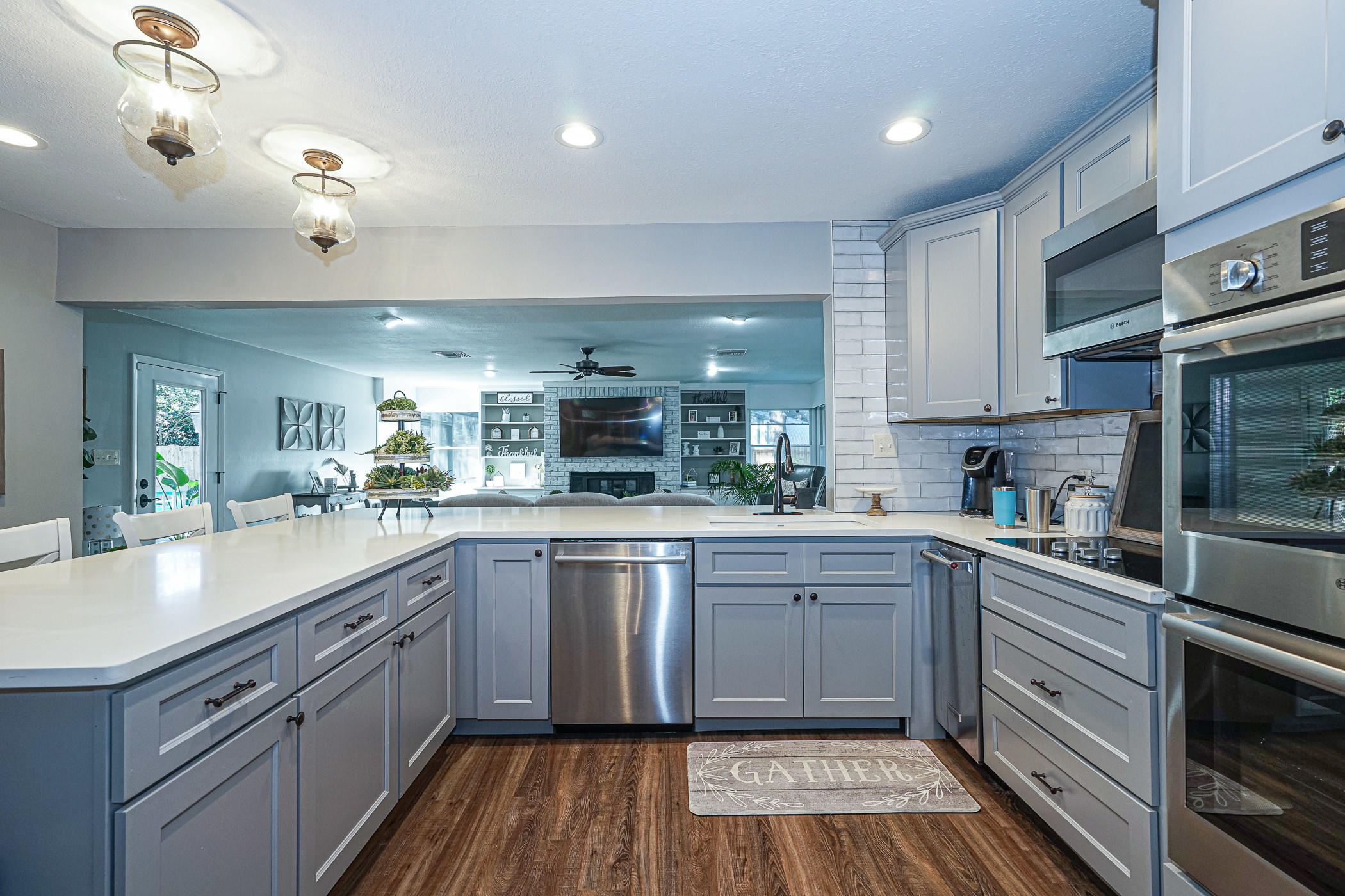 COUNTRY CLUB ESTATES - Residential