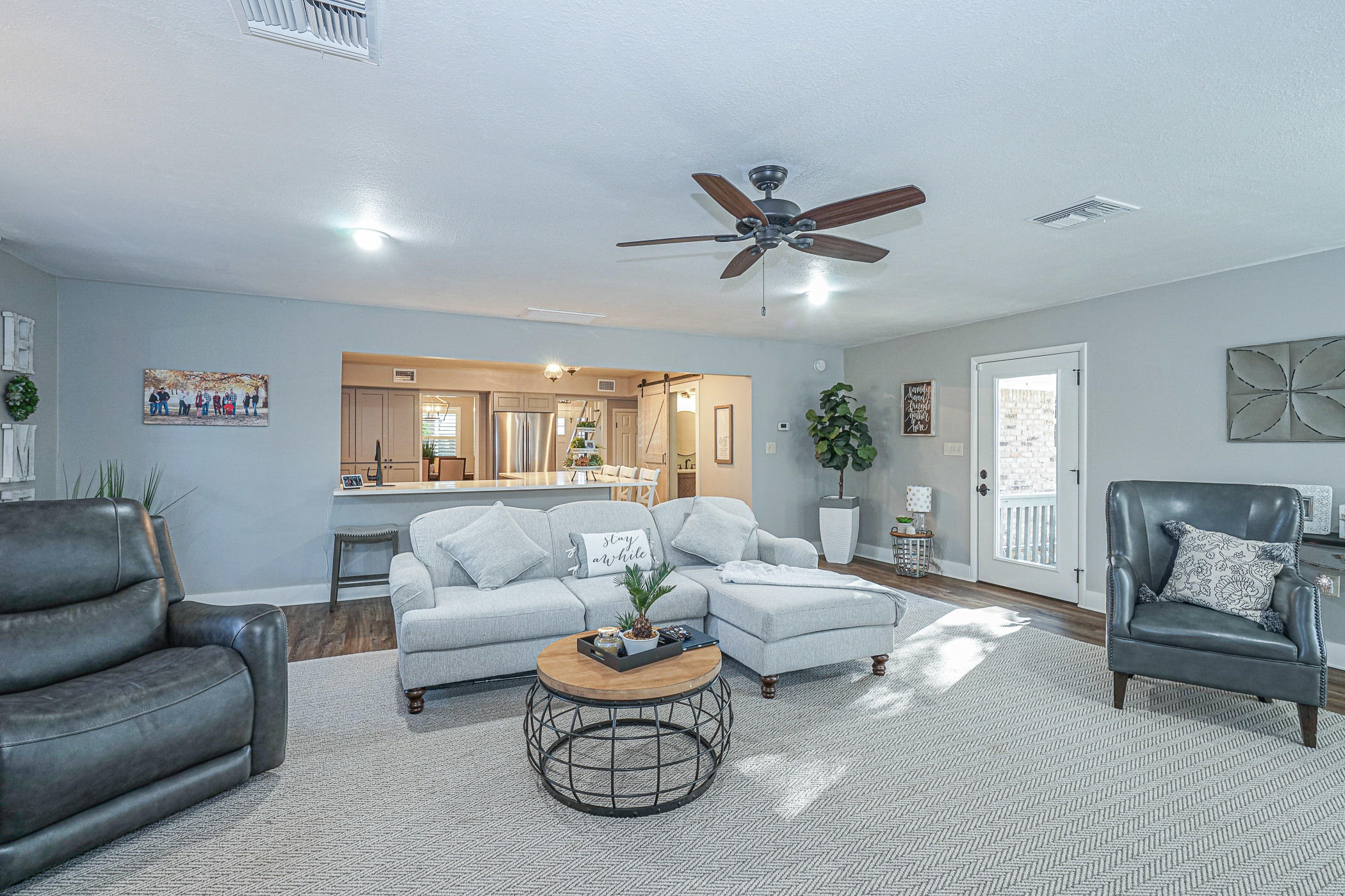 COUNTRY CLUB ESTATES - Residential