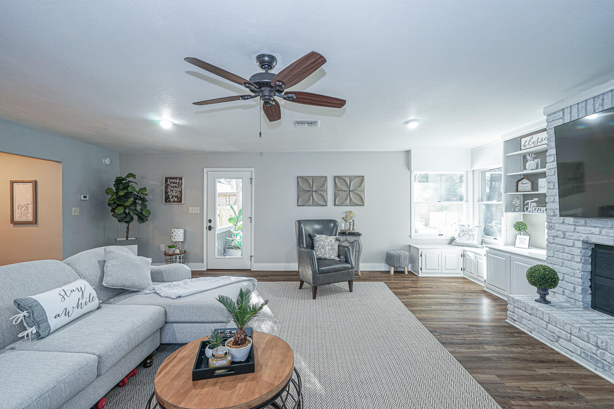 COUNTRY CLUB ESTATES - Residential