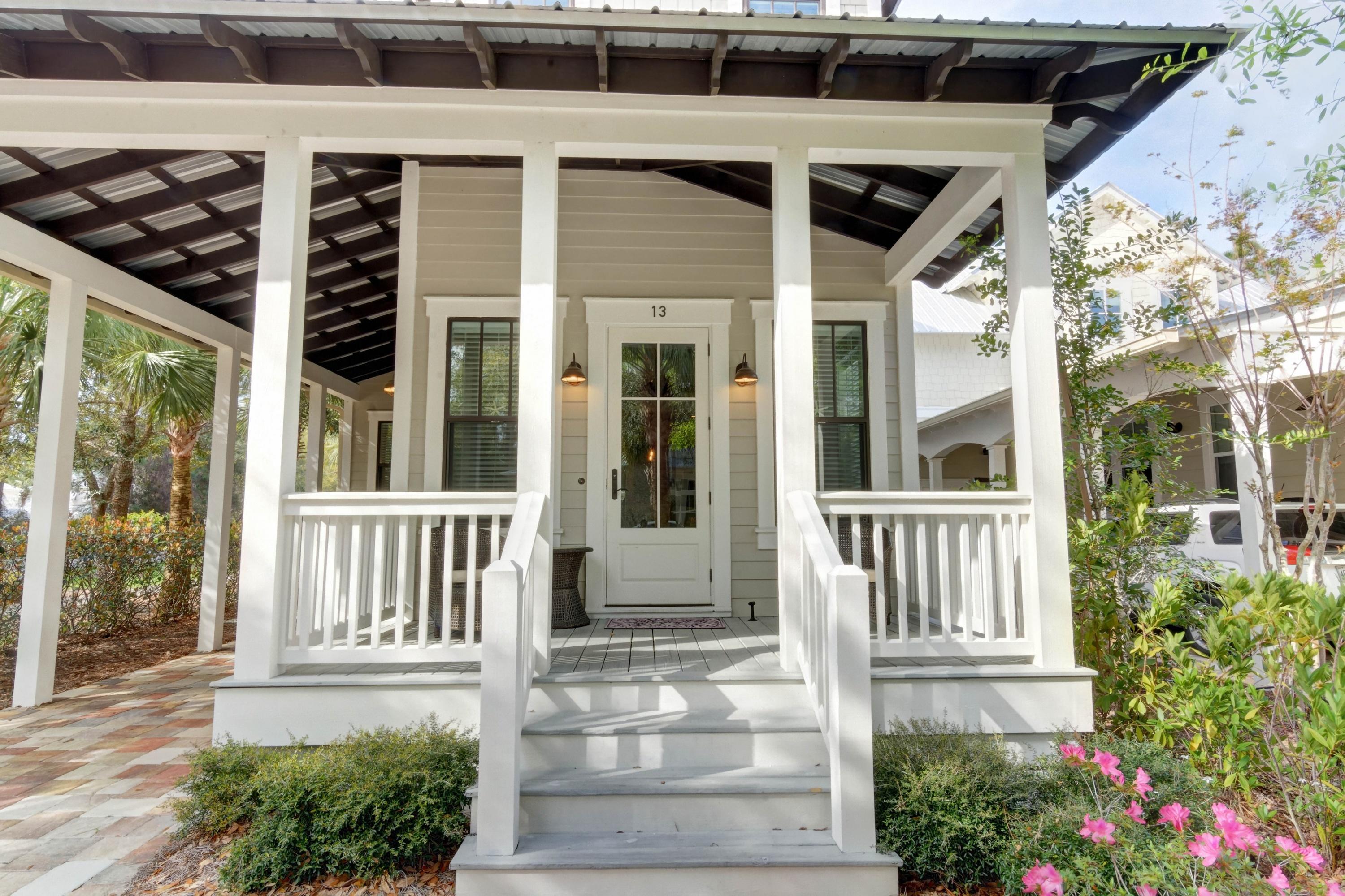 COTTAGES AT EASTERN LAKE - Residential