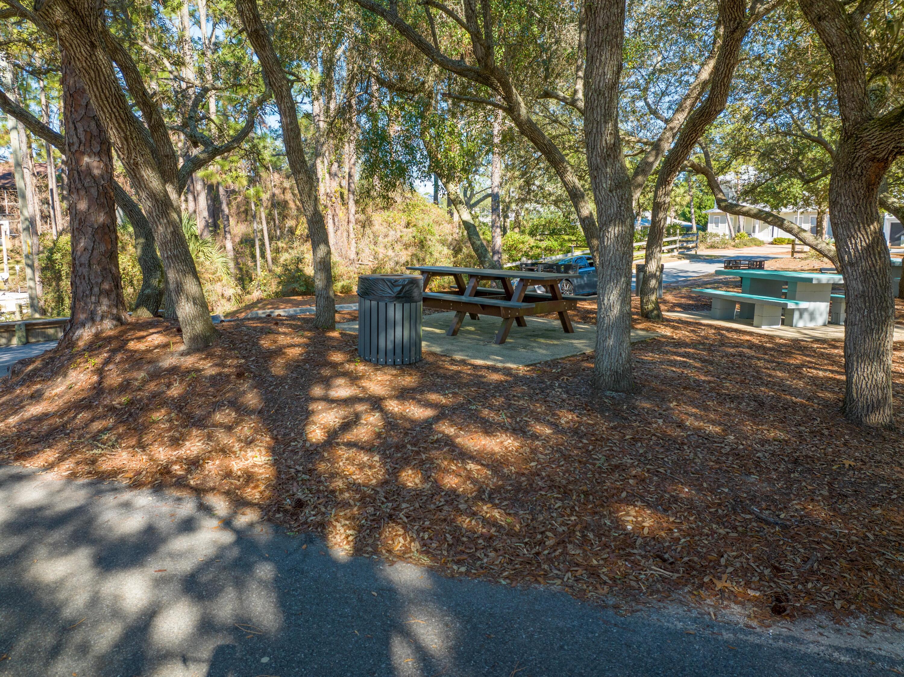 COTTAGES AT EASTERN LAKE - Residential