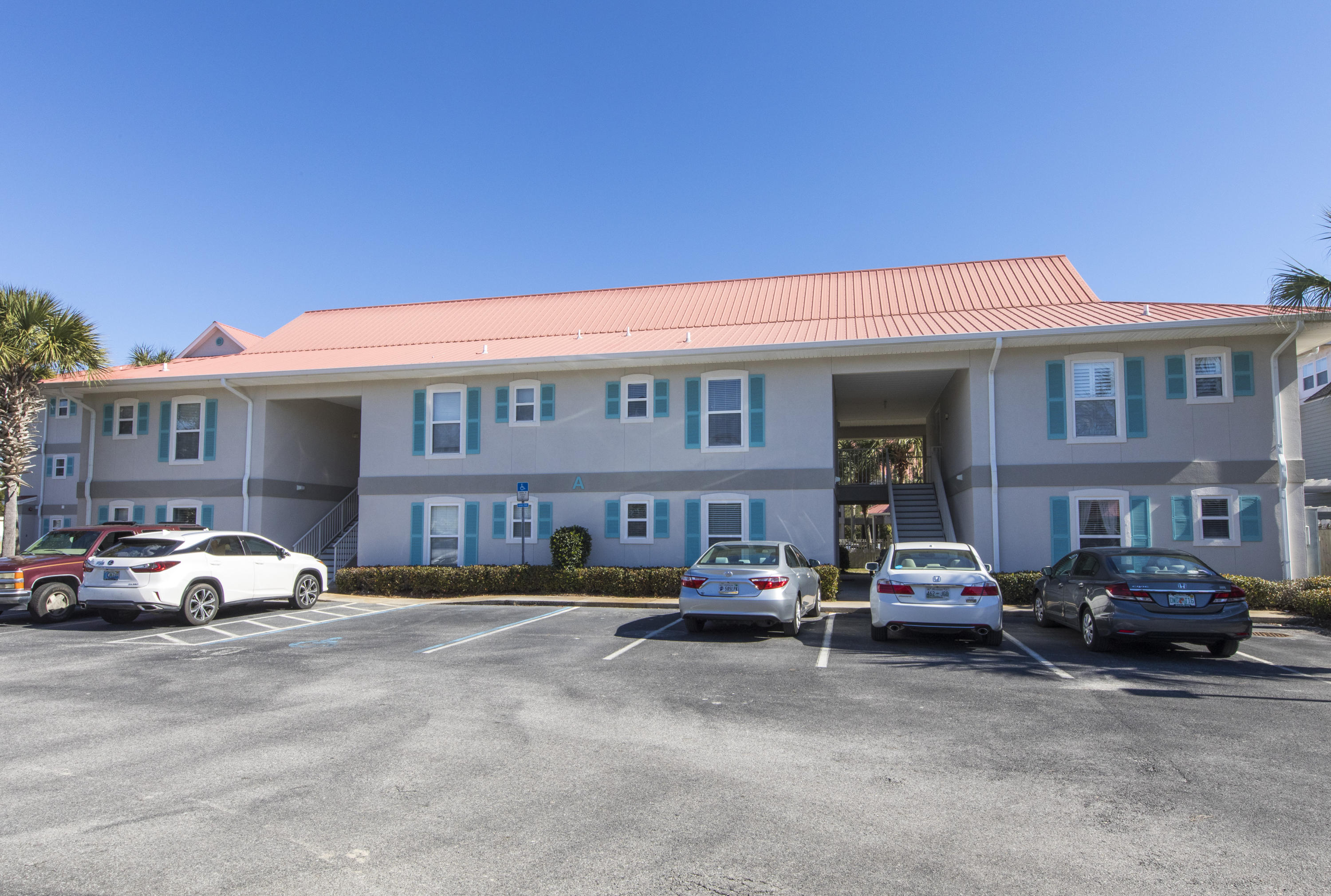 ROLLIN TIDE VILLAS - Residential