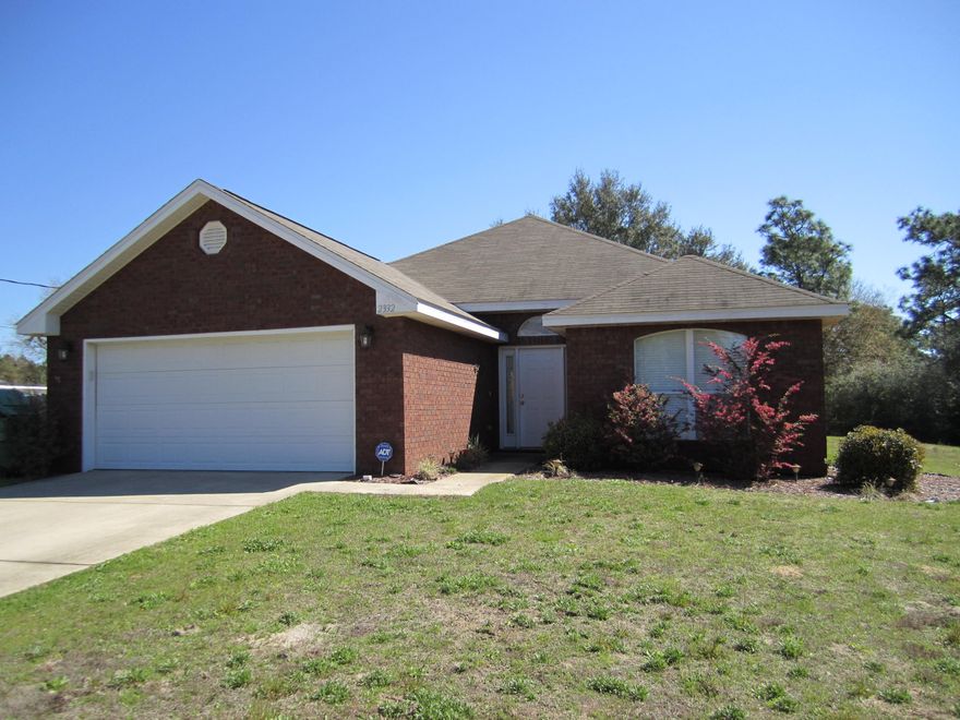 A great opportunity close to work and play! Just 2 miles from Navarre Beach and 8 miles to Hurlburt Field. This all brick home built by Souther Paradise Homes features high treyed ceilings. Outstanding floor plan. Cosey up to your gas fireplace or relax in the lovely Garden Tub in the master bath. Also in the master bath is a separate shower, built-in cabinetry and ceramic tile floors.