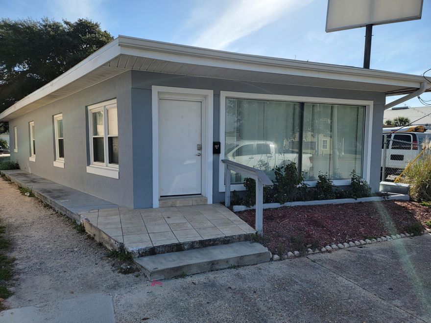 Free standing office on a high traffic count main road. Perfect for small business that wants a great location . Tile floors, crown molding. Natural Gas heat, Central A/C electric.