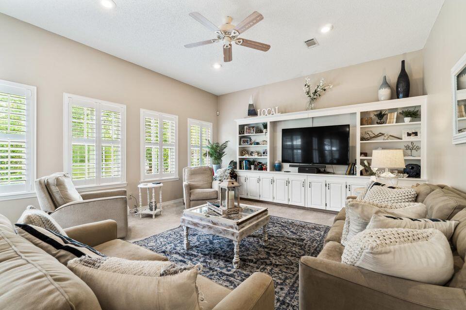 HAPPY HOLLOW - Residential