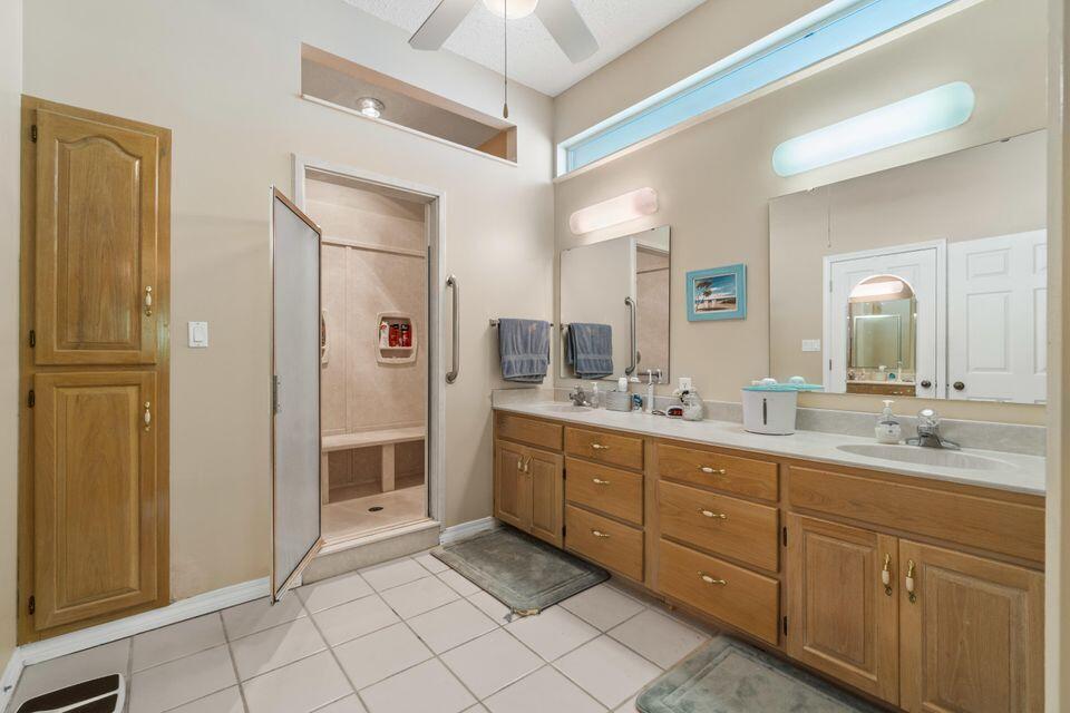 HAPPY HOLLOW - Residential