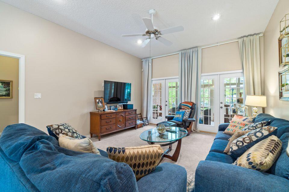 HAPPY HOLLOW - Residential