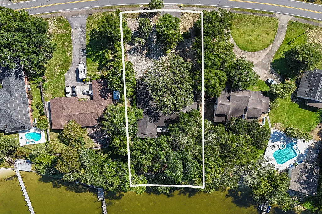 Niceville, Florida 32578, United States, 5 Bedrooms Bedrooms, ,3 BathroomsBathrooms,Residential,Pending,205125