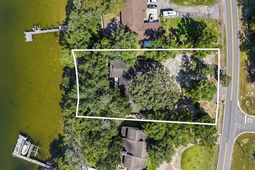 Niceville, Florida 32578, United States, 5 Bedrooms Bedrooms, ,3 BathroomsBathrooms,Residential,Pending,205125