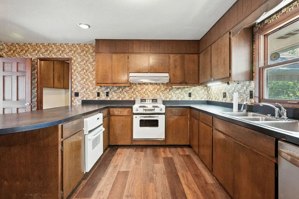 Niceville, Florida 32578, United States, 5 Bedrooms Bedrooms, ,3 BathroomsBathrooms,Residential,Pending,205125