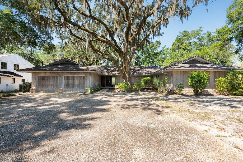 Niceville, Florida 32578, United States, 5 Bedrooms Bedrooms, ,3 BathroomsBathrooms,Residential,Pending,205125