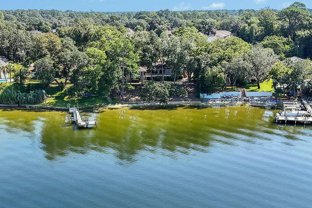 Niceville, Florida 32578, United States, 5 Bedrooms Bedrooms, ,3 BathroomsBathrooms,Residential,Pending,205125