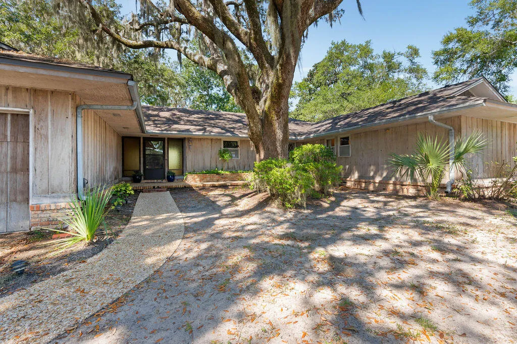 Niceville, Florida 32578, United States, 5 Bedrooms Bedrooms, ,3 BathroomsBathrooms,Residential,Pending,205125