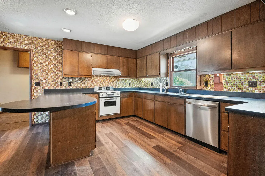 Niceville, Florida 32578, United States, 5 Bedrooms Bedrooms, ,3 BathroomsBathrooms,Residential,Pending,205125