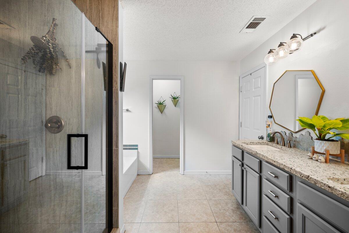 HIDDEN SHORES - Residential